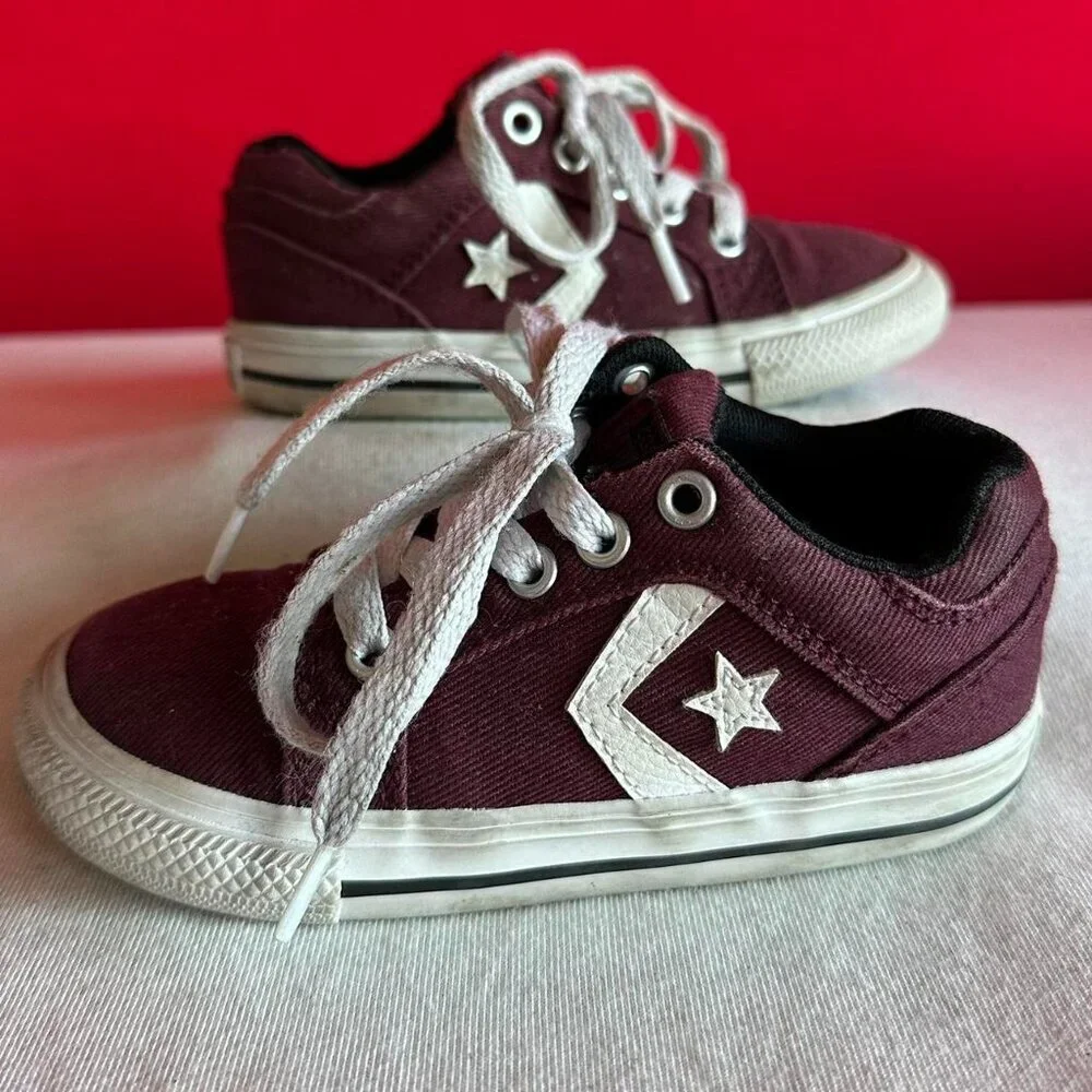Young Kids Burgundy Converse Lace Up Sneakers Size 8
